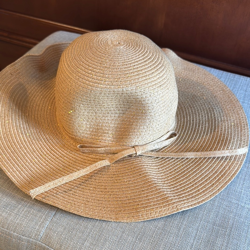 Women’s Wide Brim Straw Hat with Bow Detail One Size Fits Most - Picture 5 of 5